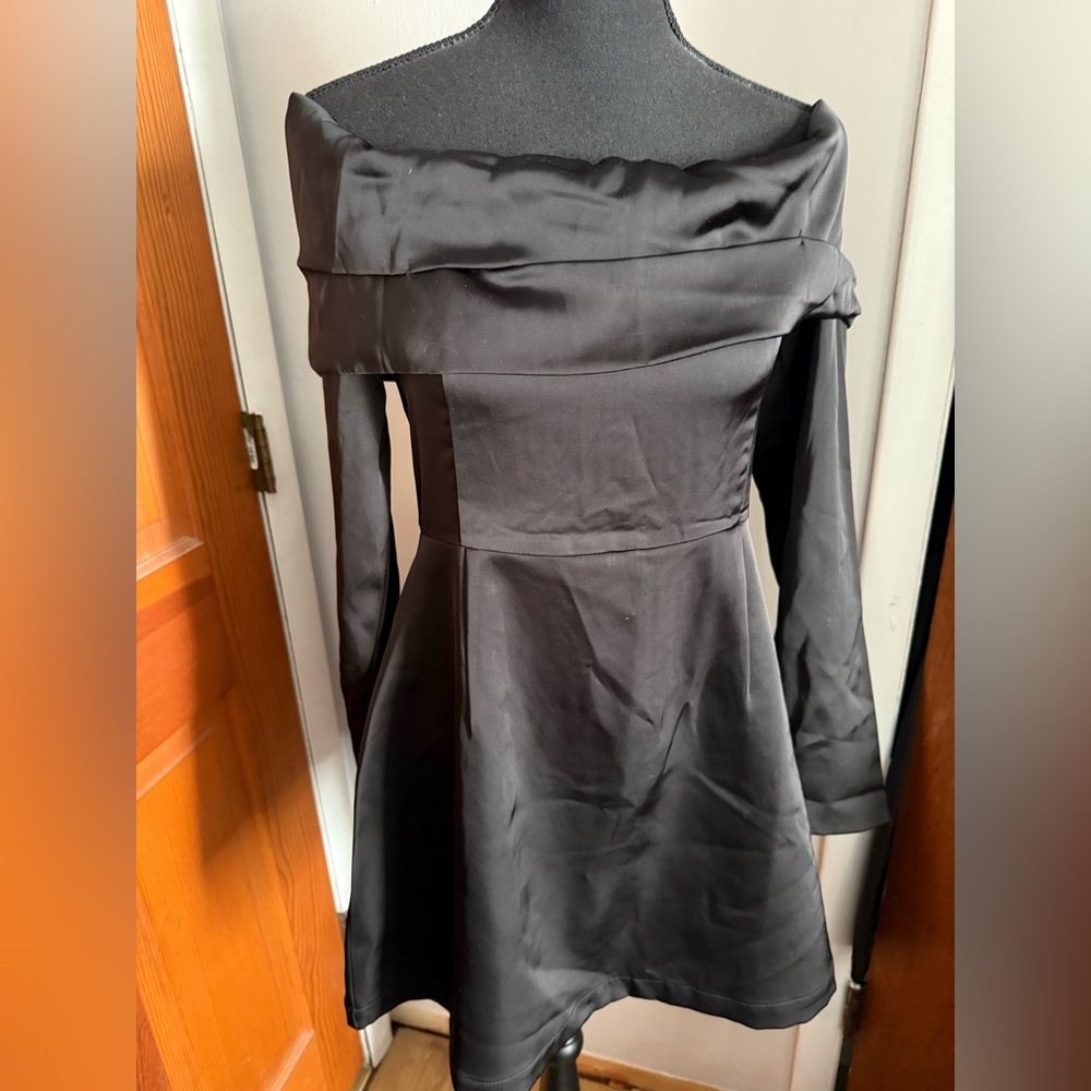 COMMENSE Off Shoulder Long Sleeve Overfold Mini Dress - Picture 3 of 15